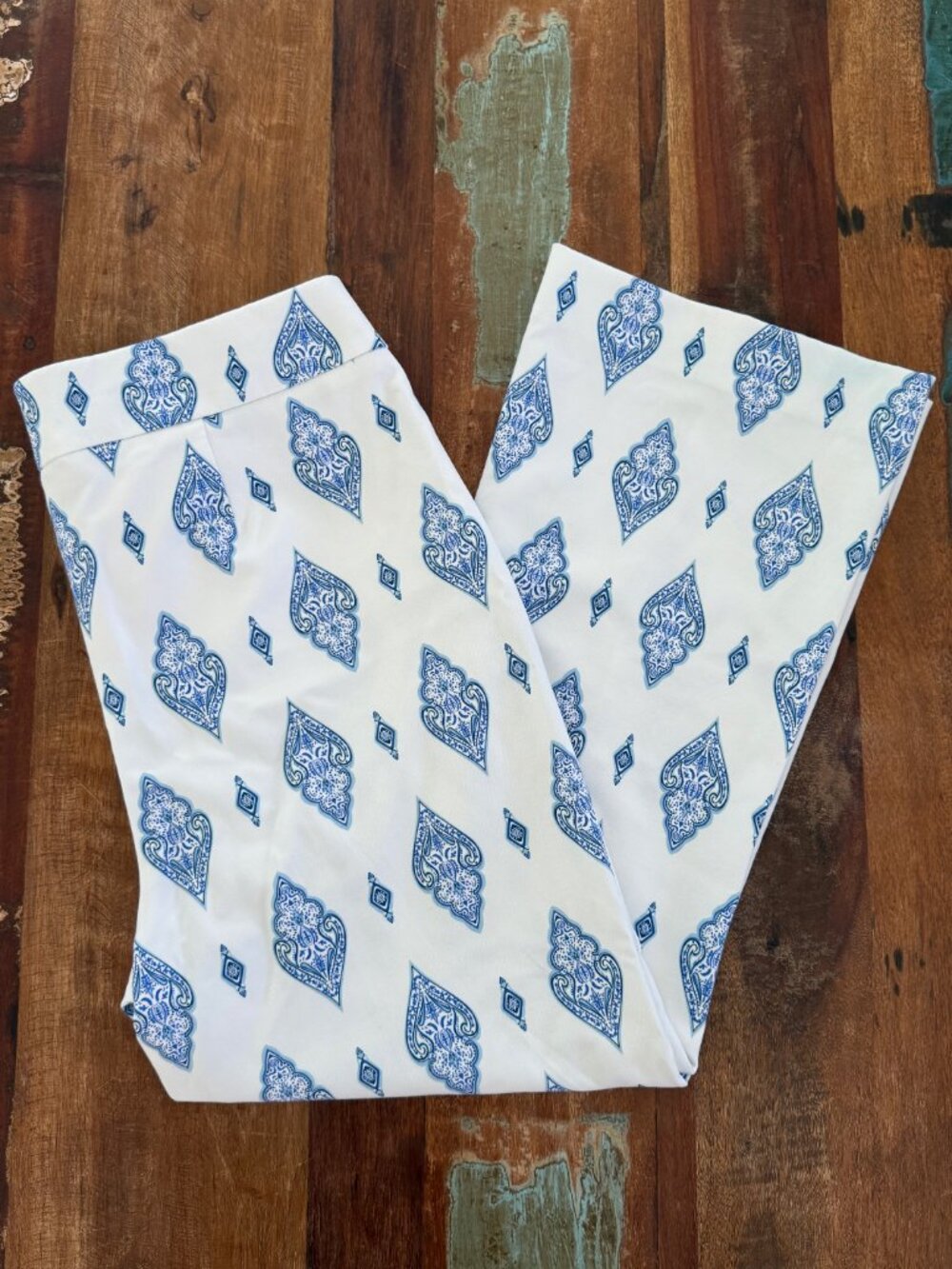 Chico's LightWeight Juliet Kick Flare Pants Size 1.5‎ or 10 - Picture 2 of 11